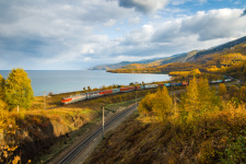 Транссибирская магистраль на берегу Байкала. Фото: Алексей Задонский, участник конкурса РГО "Самая красивая страна"